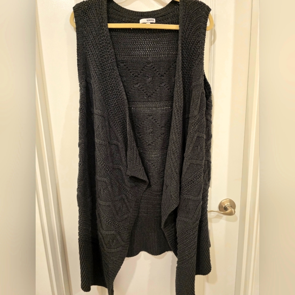 NWOT Gorgeous cableknit cardigan